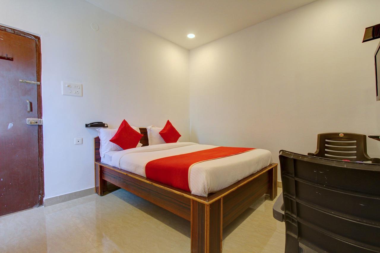 Oyo 11670 Hotel Vishnu Priya Residency Hyderabad Exterior foto